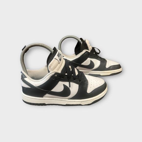 WOMEN'S NIKE DUNK LOW 'PANDA' Sneakers Size 6 - Picture 1 of 11